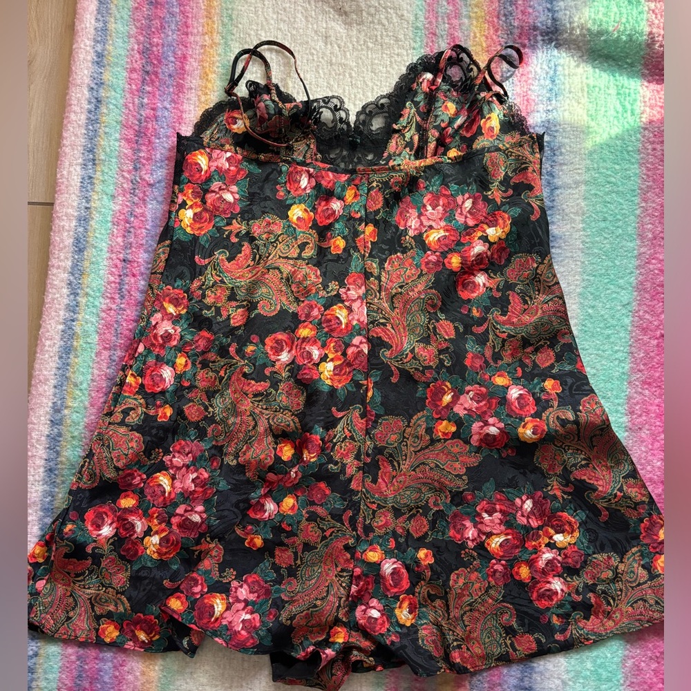 Vintage Delicates  floral romper - Picture 3 of 4